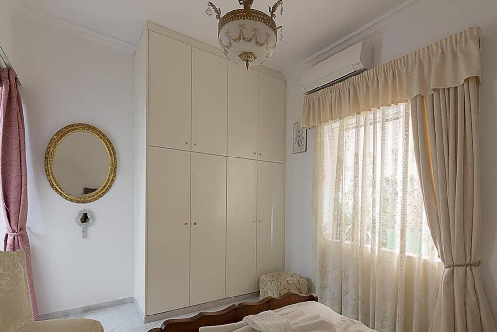 Vintage Style Apartment With Beautiful Backyard Atény Exteriér fotografie