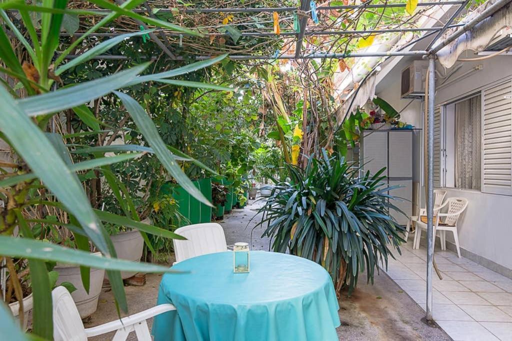 Vintage Style Apartment With Beautiful Backyard Atény Exteriér fotografie