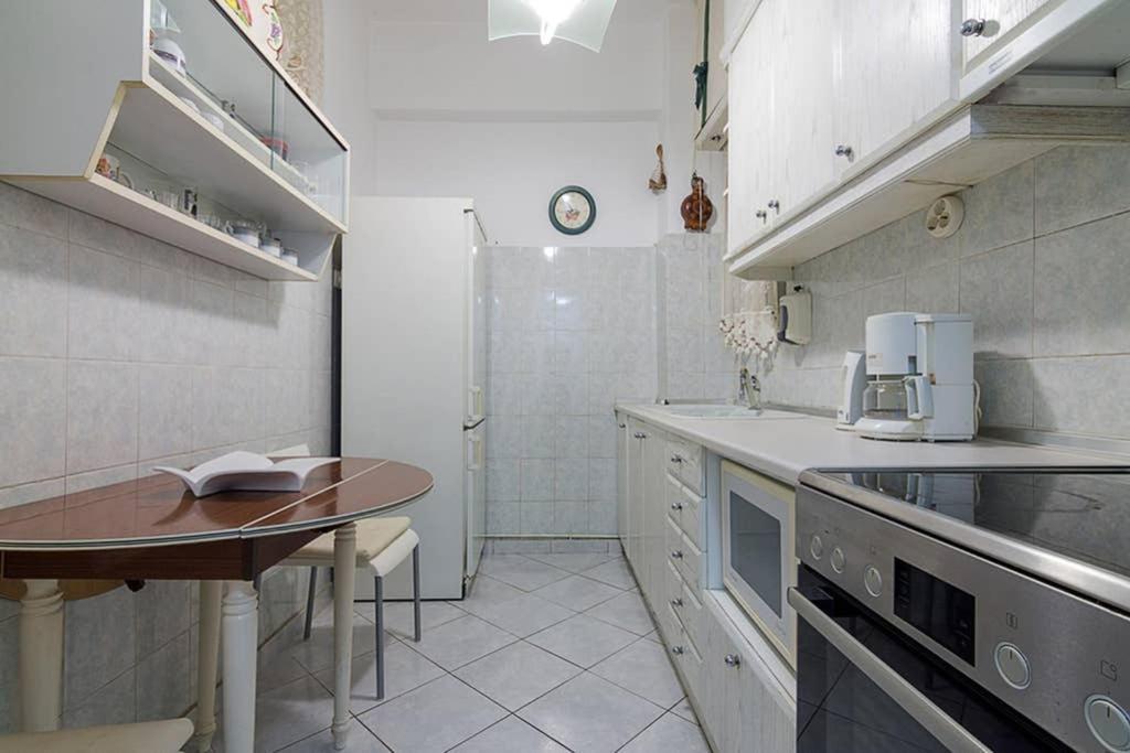 Vintage Style Apartment With Beautiful Backyard Atény Exteriér fotografie